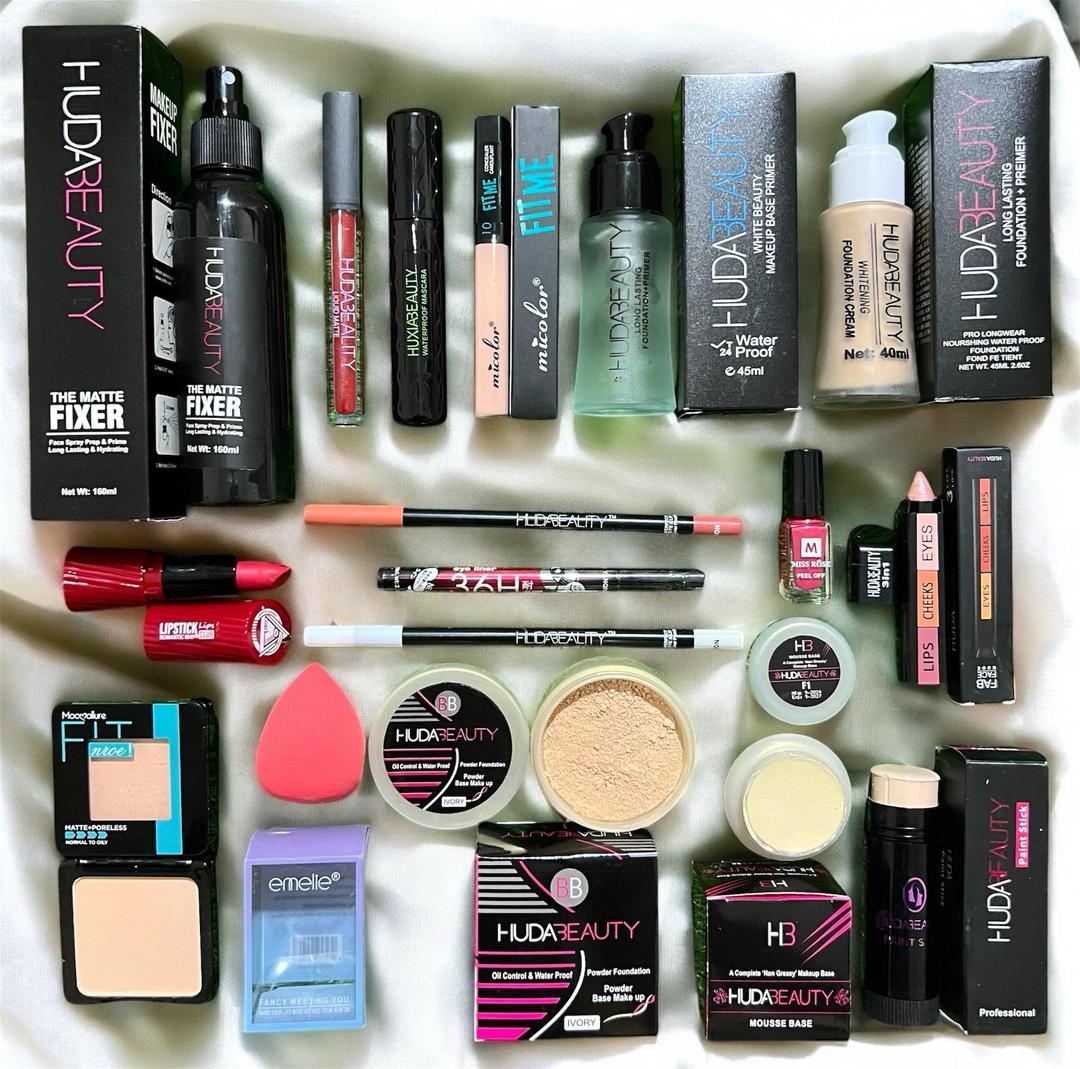 Huda Beauty 17 in 1 Makeup Deal - Complete Beauty Kit with 17 Pcs Essentials